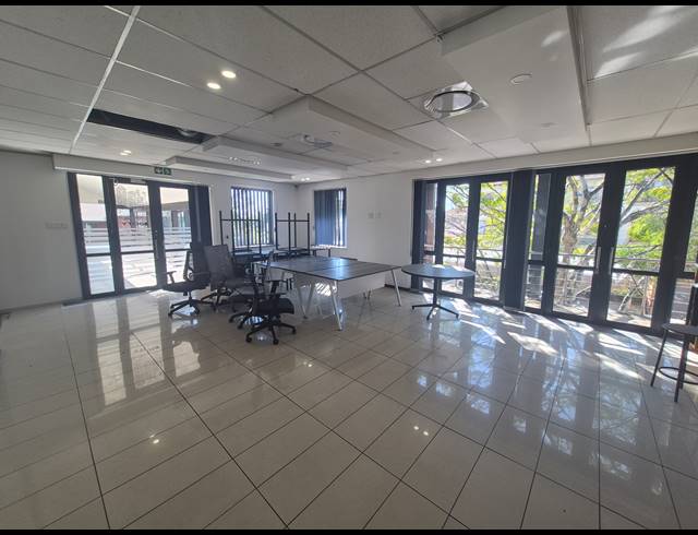 242M² OFFICE TO LET IN WOODMEAD